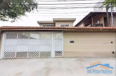 Excelente sobrado com 3 suítes, sala 2 ambientes e 4 vagas de garagem.