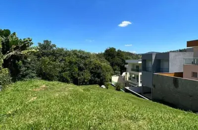 Terreno com 596m² em condomínio - santana de parnaíba.