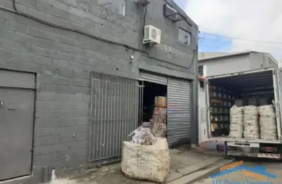 Ótimo galpão comercial com 450mt² de área construída.