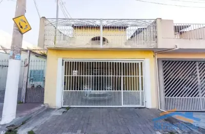 Ótimo sobrado com 3 dormitórios sendo 1 suíte e 2 vagas de garagem.