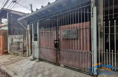 Ótima casa térrea com 2 dormitórios e 1 vaga de garagem.