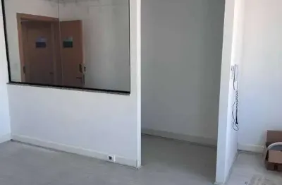 Sala comercial mobiliada com 32m² em excelente localização!