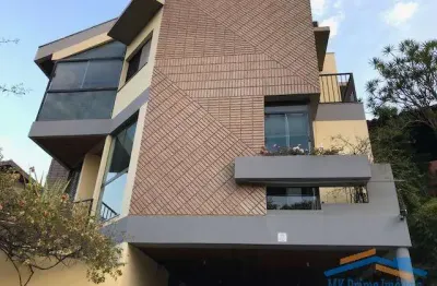 Sobrado alto padrão - 4 suítes - piscina - escritório - reformada