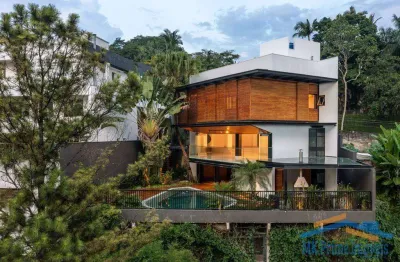 Luxuosa residência no condomínio jardim vitória régia/sp.