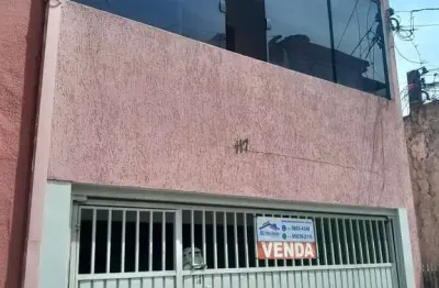 Excelente sobrado com 4 dormitórios e 2 vagas de garagem.
