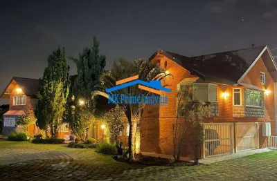 Casa em condomínio 8400m²  com 1100m² área construída em vinhedo.
