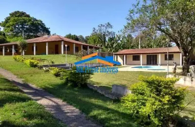 Chácara com 8500m² com 3 dormitórios sendo 1 suíte em mairinque.