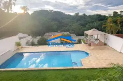 Casa ampla com piscina no condomínio residencial parque são paulo - cotia