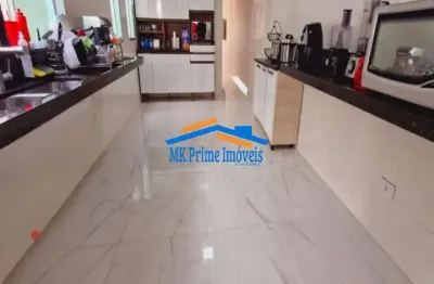 Excelente sobrado com 3 dormitórios sendo 1 suíte e 2 vagas de garagem.
