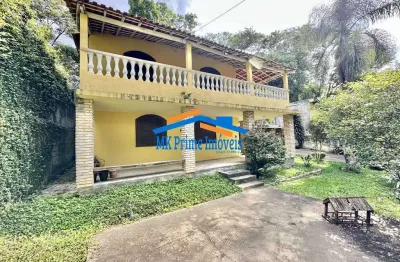 Cond jd colibri - rústica, 3 dorms, quintal e muito jardim!