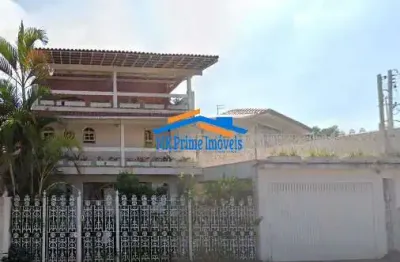 Excelente sobrado com 4 dormitórios sendo 3 suítes e 3 vagas de garagem.