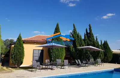 Chácara com 3 dormitórios, piscina e 10 vagas - condomínio fechado.