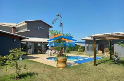 Casa de alto padrão com 4 suítes, lazer completo e segurança 24h.