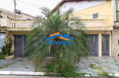 Casa com 4 quartos sendo 2 suítes e duas vagas de garagem