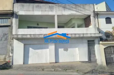 Casa com 3 quartos sendo 1 suíte e 2 vagas de garagem.