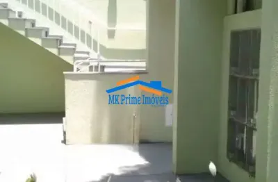 Casa de condomínio com 2 quartos e 2 vagas de garagem.