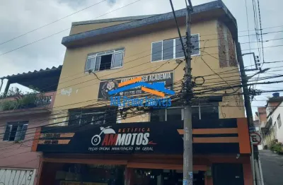 Salão comercial 1° e 2° andar em avenida de grande fluxo de veículo.