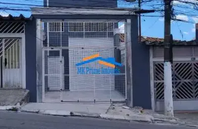 Sala comercial nova com 90m², mezanino, 2 banheiros e 2 vagas.