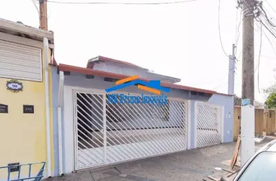 Excelente casa térrea com 3 dormitórios sendo 1 suíte e 4 vagas de garagem.