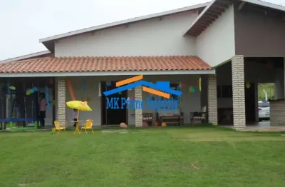 Linda chácara com 3 dormitórios, piscina e campo de futebol.