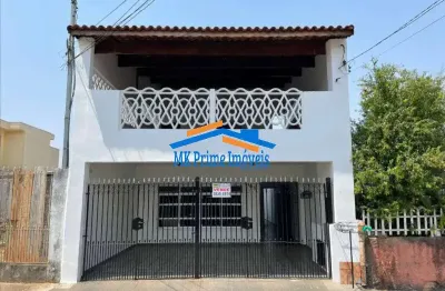 Sobrado com 3 quartos sendo 1 suíte e 2 vagas - imóvel reformado.