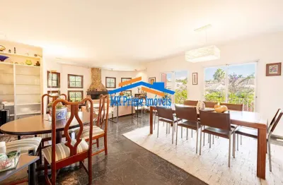 Casa em condomínio - alphaville - esquina e cercada por área verde