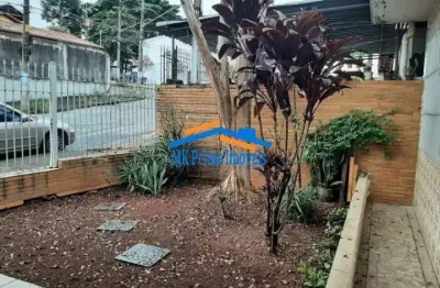 Casa térrea com 3 dormitórios e 3 banheiros - quintal - vila universitária