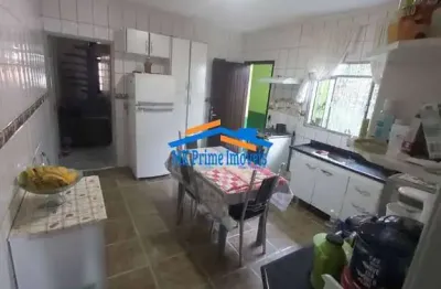 Sobrado com 3 dormitórios, suíte e salão de festas – aceita permuta.