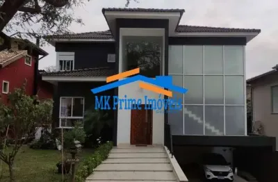 Luxuosa casa com piscina aquecida – 358m² construídos em terreno de 450m².