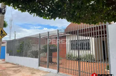 Casa térrea no bairro centro - terreno amplo de 600m²