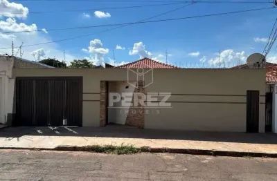 Casa com 3 quartos à venda na Rua dos Pirineus, Vila Marcos Roberto, Campo Grande