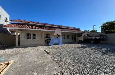 Casa com 4 quartos à venda na Rua Anchieta, Ubatuba, São Francisco do Sul
