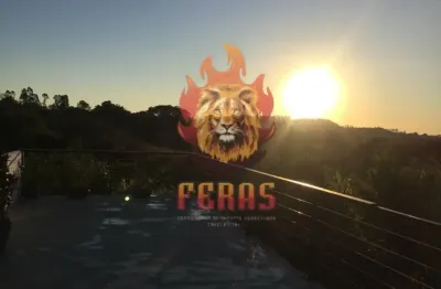 Linda Chácara à Venda - 1.098m² com 3 Dormitórios em Araçoiaba da Serra, SP