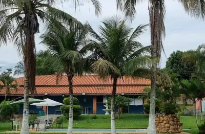 Linda chácara em condomínio fechado, de 2.400m2, com 700m2 de área construída, com muito verde no vitassay em boituva