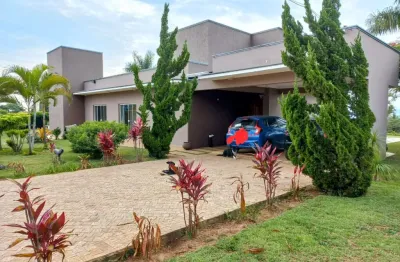 Linda chácara em condomínio fechado, de  5.000m2, com 566m2 de área construída, com muito verde no vitassay em boituva