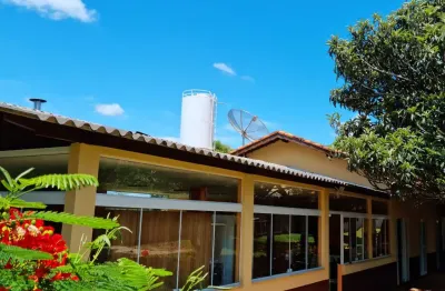 Linda chácara em condomínio fechado, de 3.000m2, com  550m2 de área construída, com muito verde no vitassay em boituva