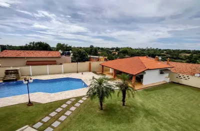 Linda chácara em condomínio fechado, de  1.800m2, com  380m2 de área construída, com muito verde no vitassay em boituva