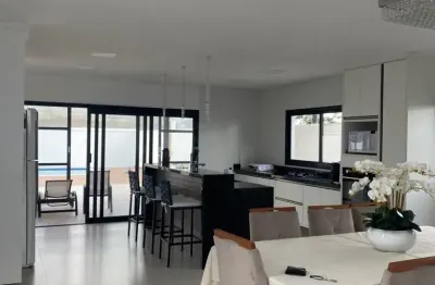 Linda sobrado em condomínio fechado solares resort com 204m2  de área construída em  boituva - sp.