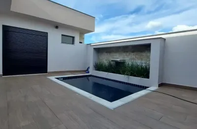 Linda casa térrea de 200m² de área construída e terreno de 300m2, á venda no condomínio fechado piemonte em indaiatuba- sp.