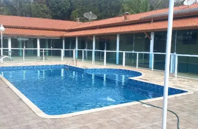 Linda chácara em condomínio fechado, de 1.100m2, com  240m2 de área construída, com muito verde no vitassay em boituva - sp.