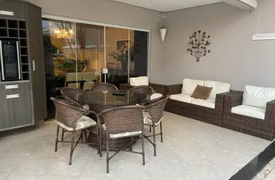 Lindo sobrado de 270m² de  área construída e terreno 360m2 à venda no excelente condomínio fechado  amstaldem  em indaiatuba- sp.