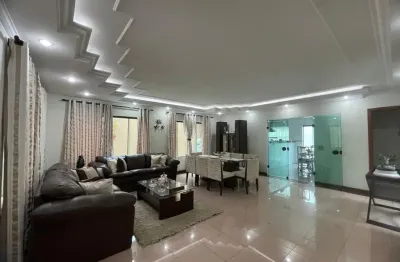 Lindo sobrado com 04 dormitórios  sendo 04 suítes e 06 banheiros à venda, 338m² de área construída, com terreno de 300m2   no bairro parque dos pássaros em são bernardo do campo - sp