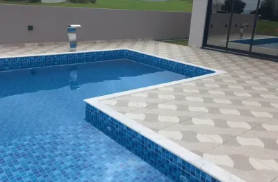 Linda casa térrea de 170m²  de área  construída  com  terreno de 450m2, à venda no excelente condomínio fechado  riviera  santa cristina- paranapanema - sp.