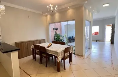 Linda casa térrea de 176,m² no bairro  residencial vitoria em boituva - sp.