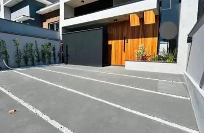 Linda Casa Térrea em Condomínio Fechado Reserva dos Ypês  com 126m2  de Área Construída em  Tatuí - SP