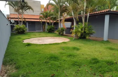 Linda casa térrea de 100m2 de área  construída, e terreno 250m2, no bairro de lorenzi  em boituva- sp.