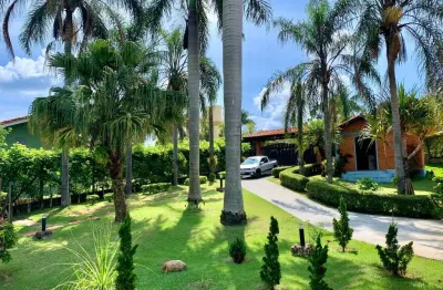 Linda chácara em condomínio fechado vitassay, de 1.697m2,  de terreno com  303m2 de área construída, com muito verde  em boituva - sp.