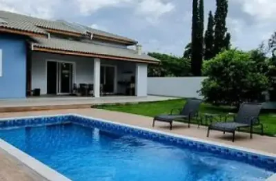 Linda chácara em condomínio fechado vitassay, de 1188m², de terreno, com 180m² de área construída, com muito verde em boituva - sp.