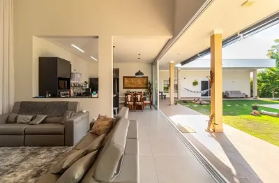 Linda casa térrea de 180m² de área construída e terreno de 300m², à venda no condomínio residencial vale do lago em sorocaba - sp.