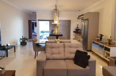 Casa de condomínio térrea á venda tem 177m² com 03 dormitórios, portal das estrelas - boituva